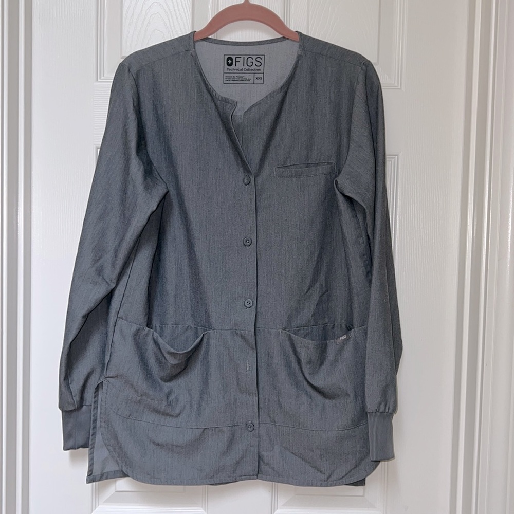 FIGS SCRUBS long sleeve button up lab coat